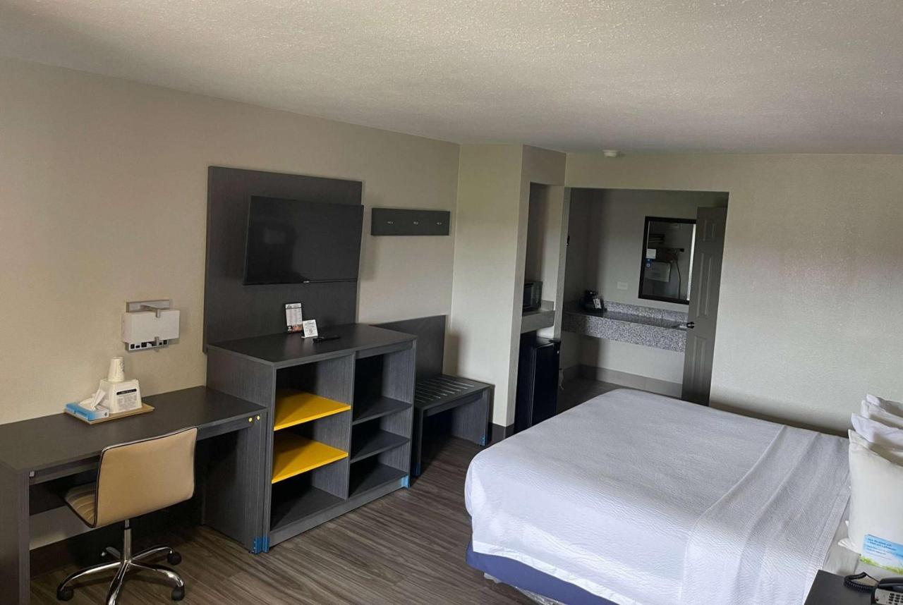 Days Inn By Wyndham Ruston La Dış mekan fotoğraf